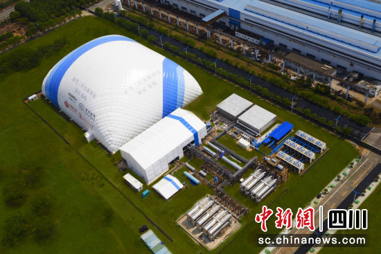 项目像一座蓝白相间的“小山”。。。。。。东方汽轮机 供图